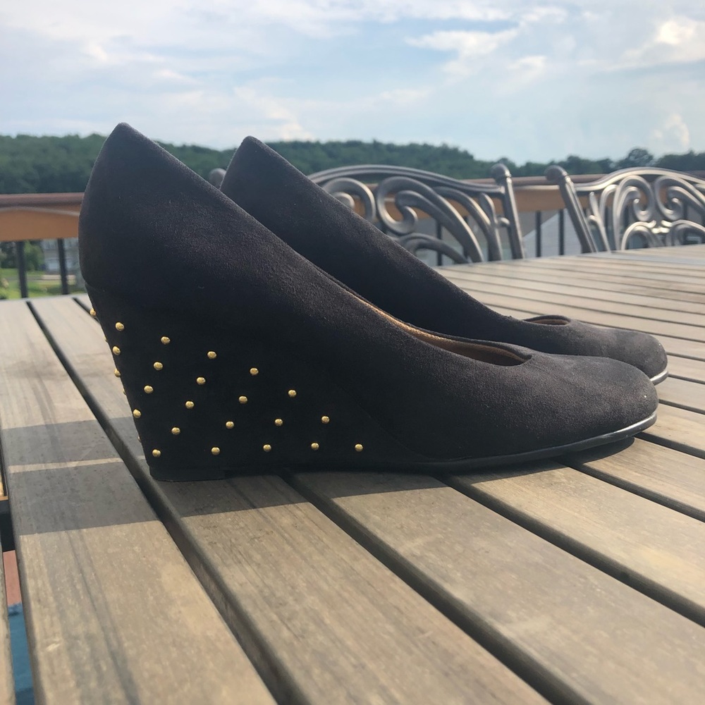 Studded wedge heel